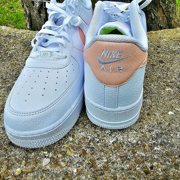 NEW NIKE AIR FORCE 1 LOW WHITE PEACHY PINK SIZE 11.5 WOMENS - Picture 8 of 10